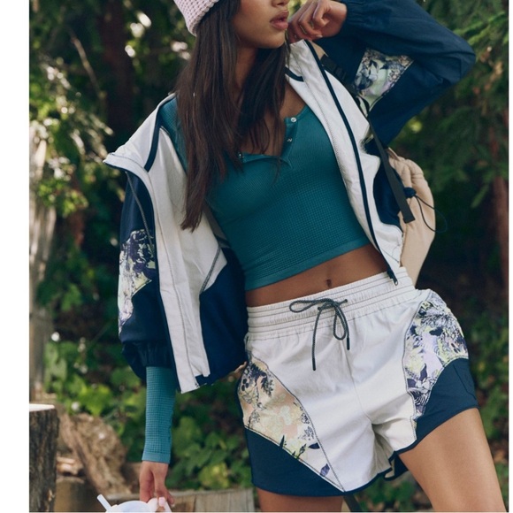 #6 NWT Free People Apex Set in Navy Combo - Picture 1 of 5